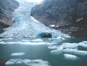 气候变迁下的新现象，北方多地入冬推迟